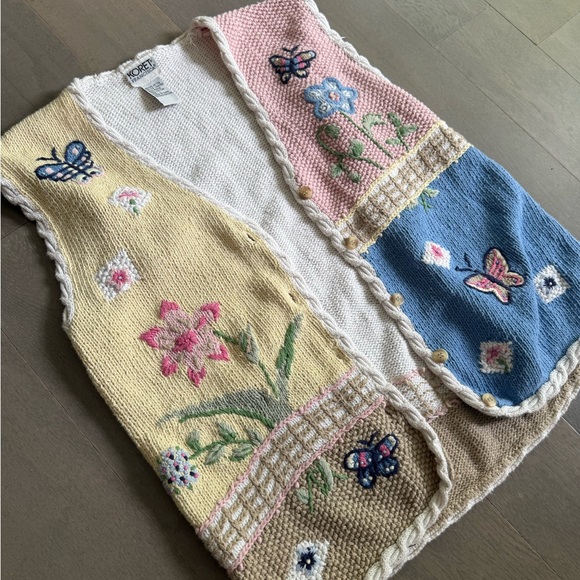 Koret Sweaters - Vintage Koret Butterfly Flower Knit Vest